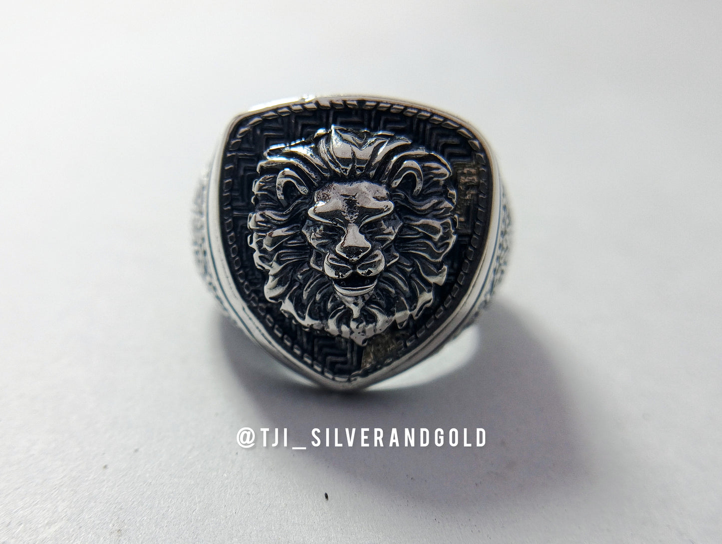 signet lion ring